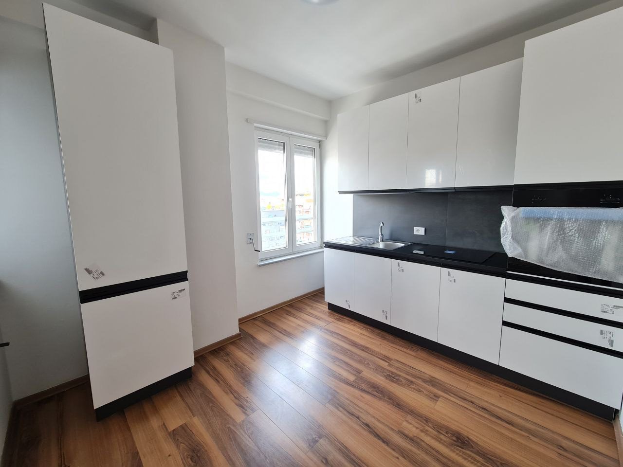Ambient per qera, prane RTSH, Tirane.