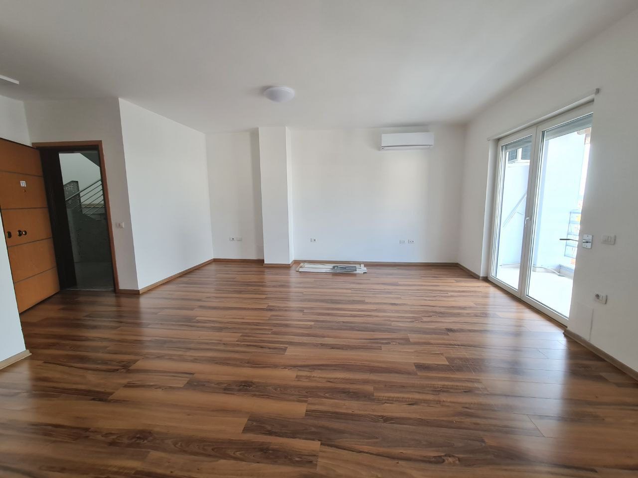 Ambient per qera, prane RTSH, Tirane.