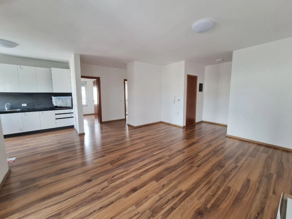 Ambient per qera, prane RTSH, Tirane.