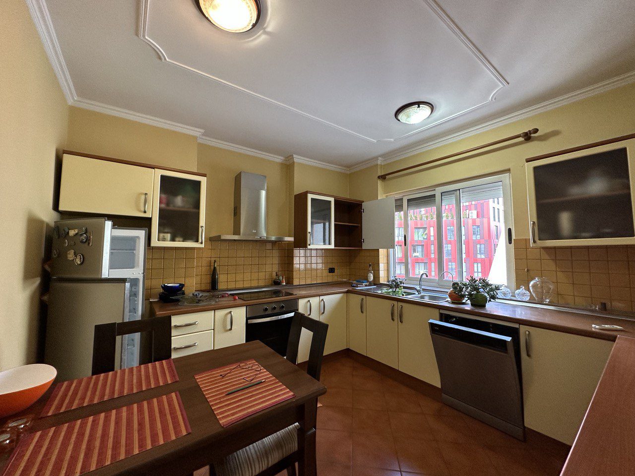 Apartament 2+1 per qera, perballe Lion Park Residence, Tirane.