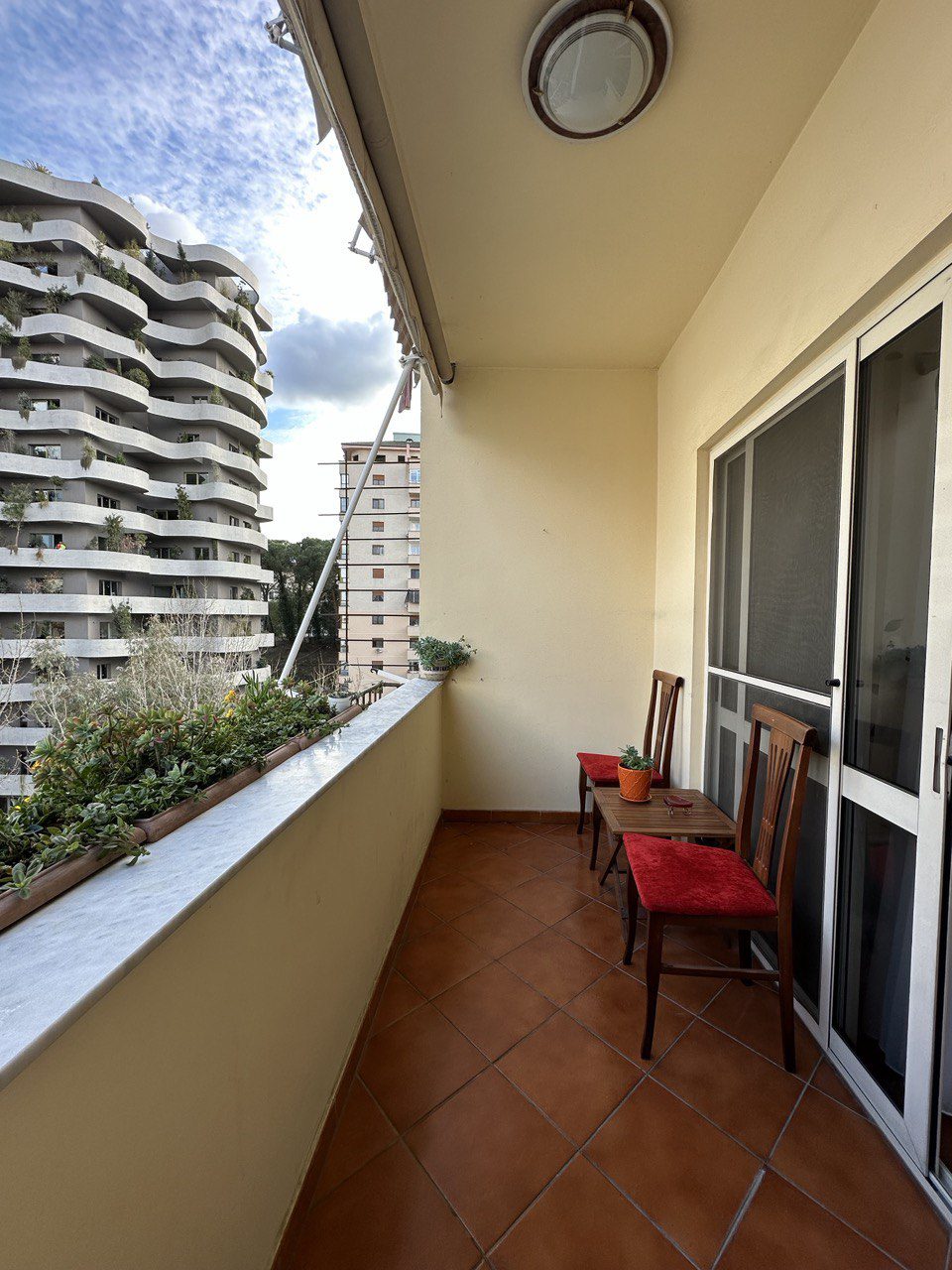 Apartament 2+1 per qera, perballe Lion Park Residence, Tirane.