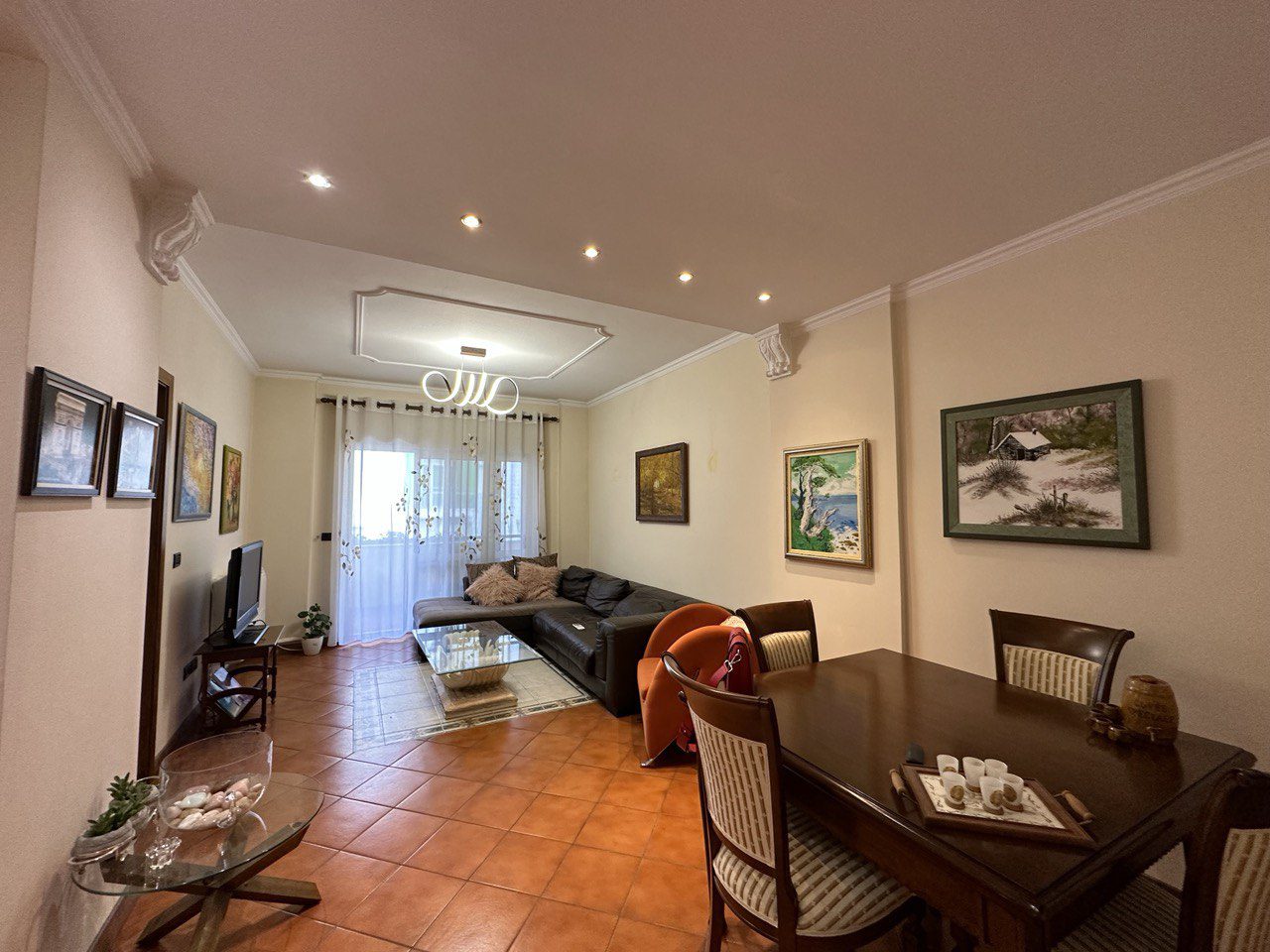Apartament 2+1 per qera, perballe Lion Park Residence, Tirane.