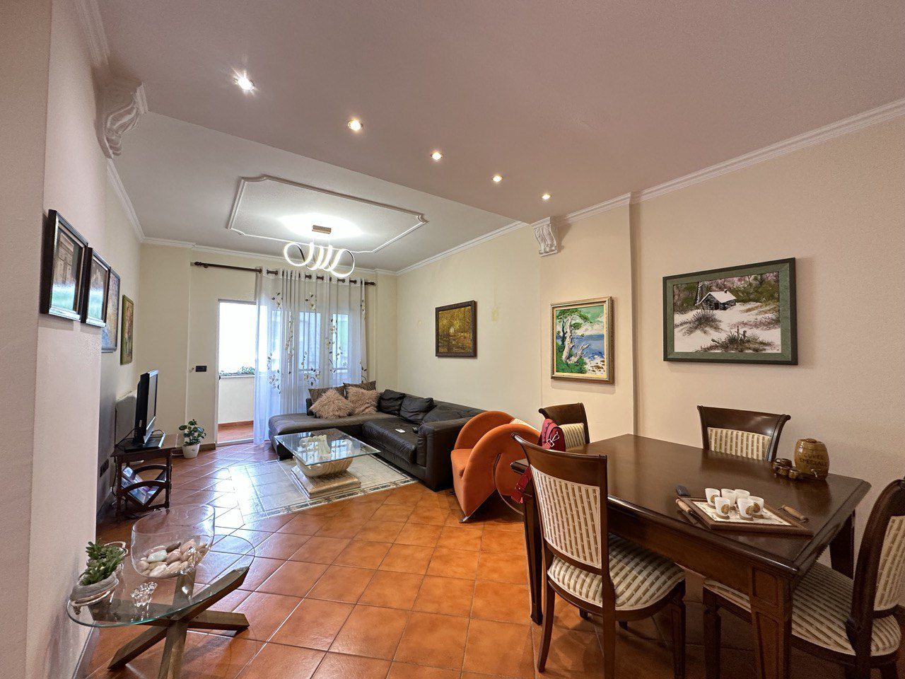 Apartament 2+1 per qera, perballe Lion Park Residence, Tirane.