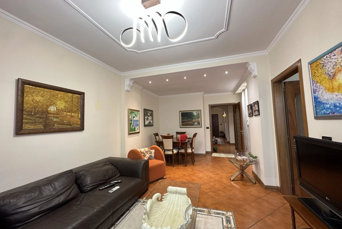 Apartament 2+1 per qera, perballe Lion Park Residence, Tirane.