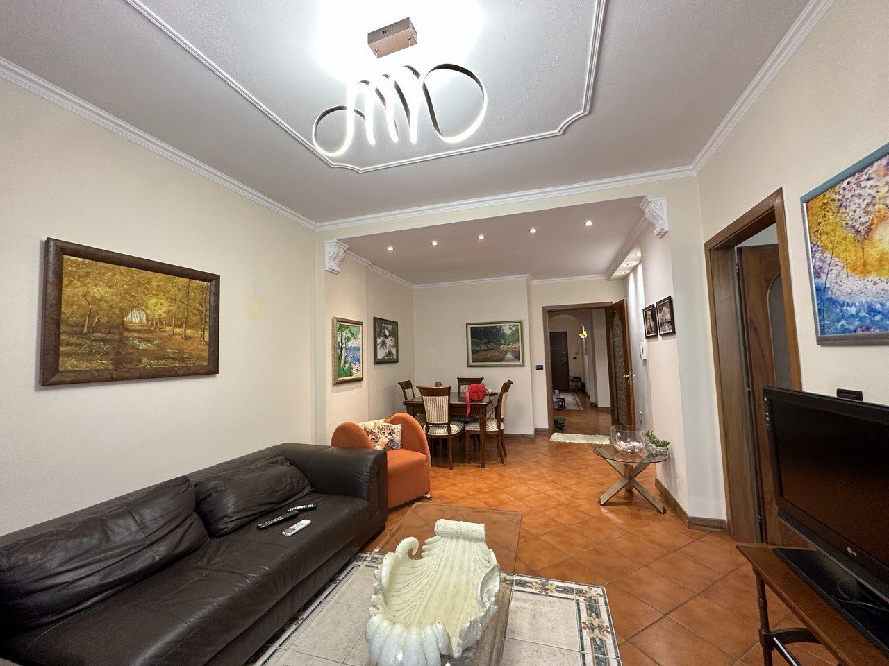 Apartament 2+1 per qera, perballe Lion Park Residence, Tirane.