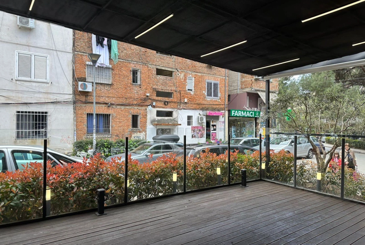 Lokal per shitje, prane 21 Dhjetorit, Tirane.