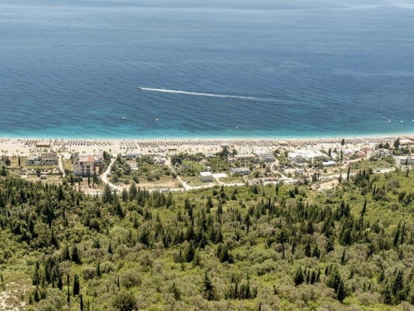 Shitet hotel buze detit ne faze tulle ndertimi, Dhermi