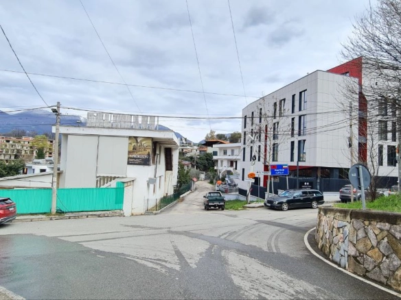 Toke truall per shitje, prane Rruges se Elbasanit, Tirane.