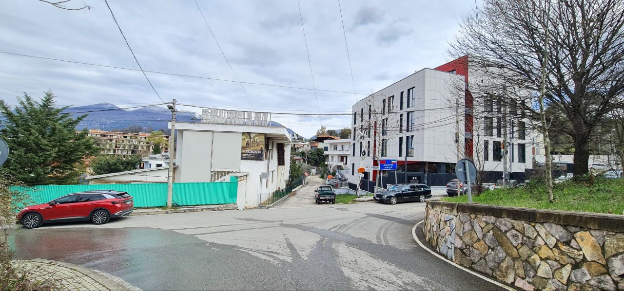 Toke truall per shitje, prane Rruges se Elbasanit, Tirane.