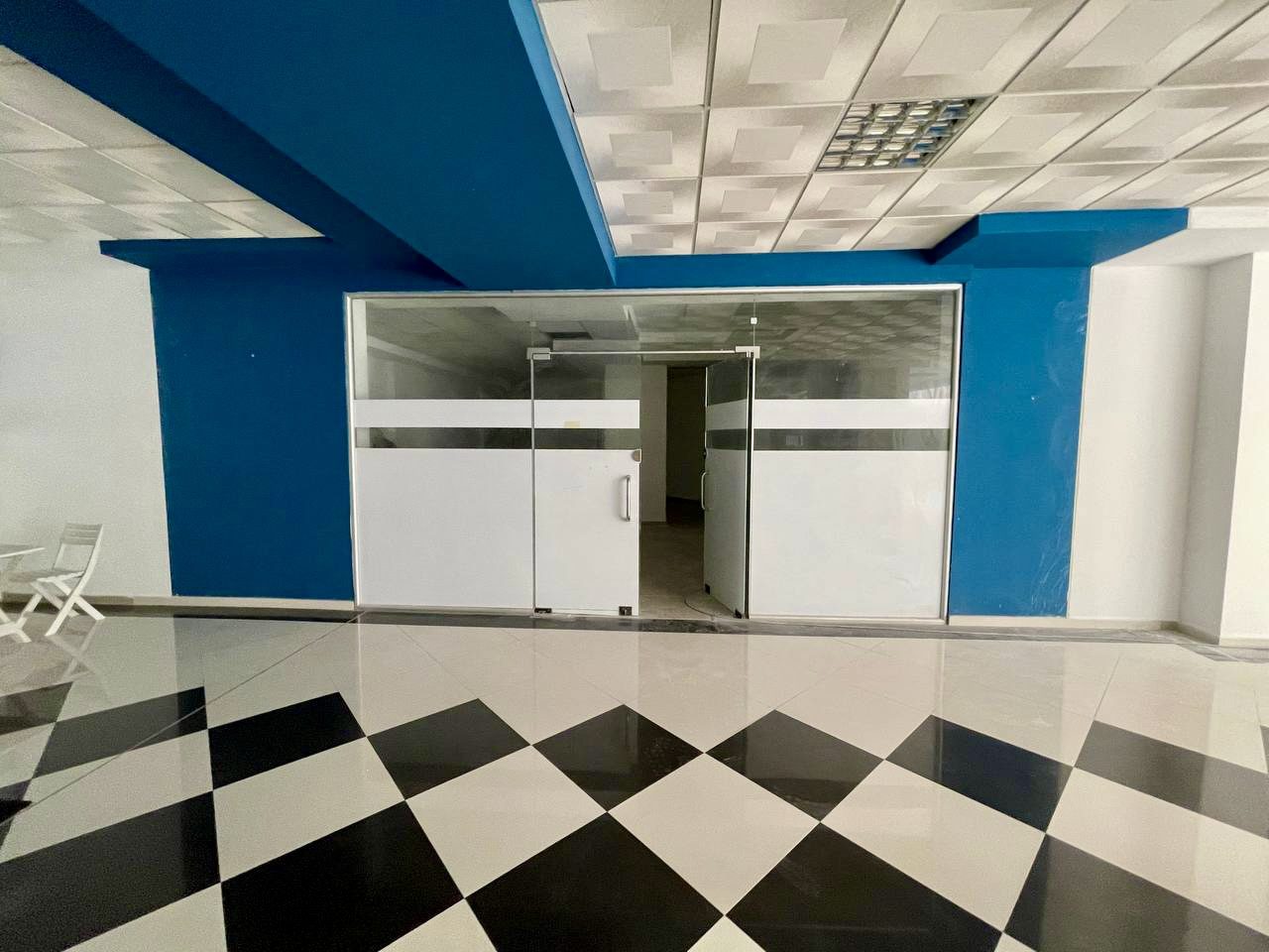 Shitet ose jepet me qera ambient biznesi ne Qender, Durres