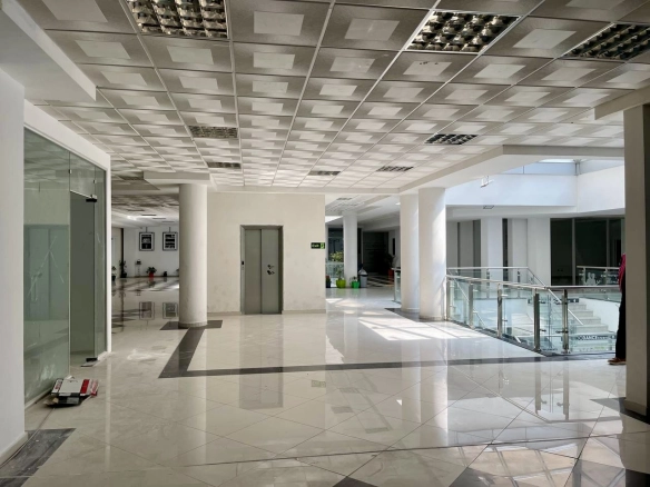 Shitet ose jepet me qera ambient biznesi ne Qender, Durres