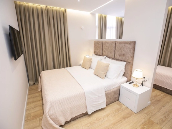 Hotel i vogel per shitje, prane Bankes se Shqiperise, Tirane.
