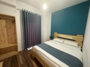 Hotel i vogel per shitje, ne Kombinat, Tirane.