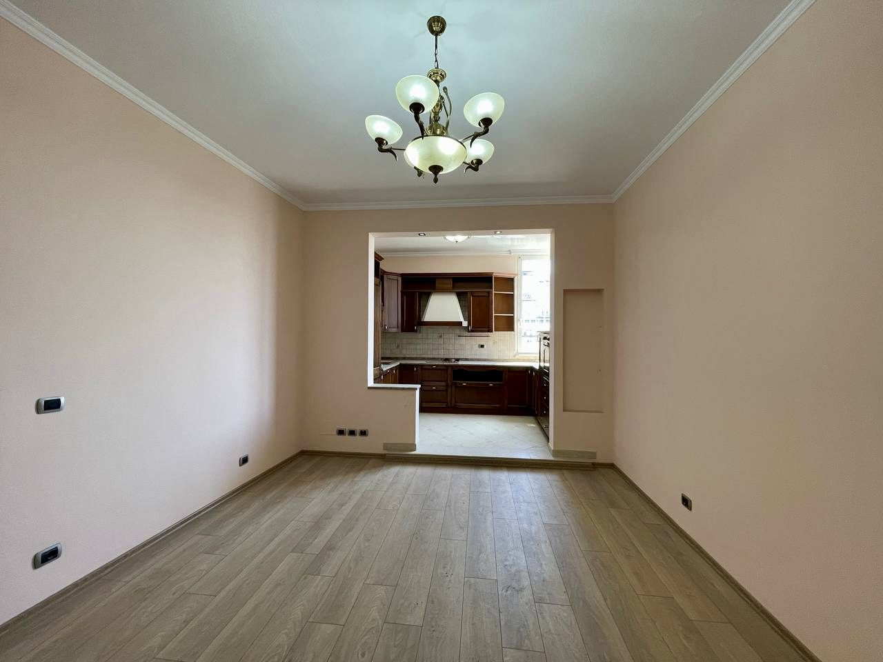 Duplex per shitje te Muzeumi Deshmoreve, Durres