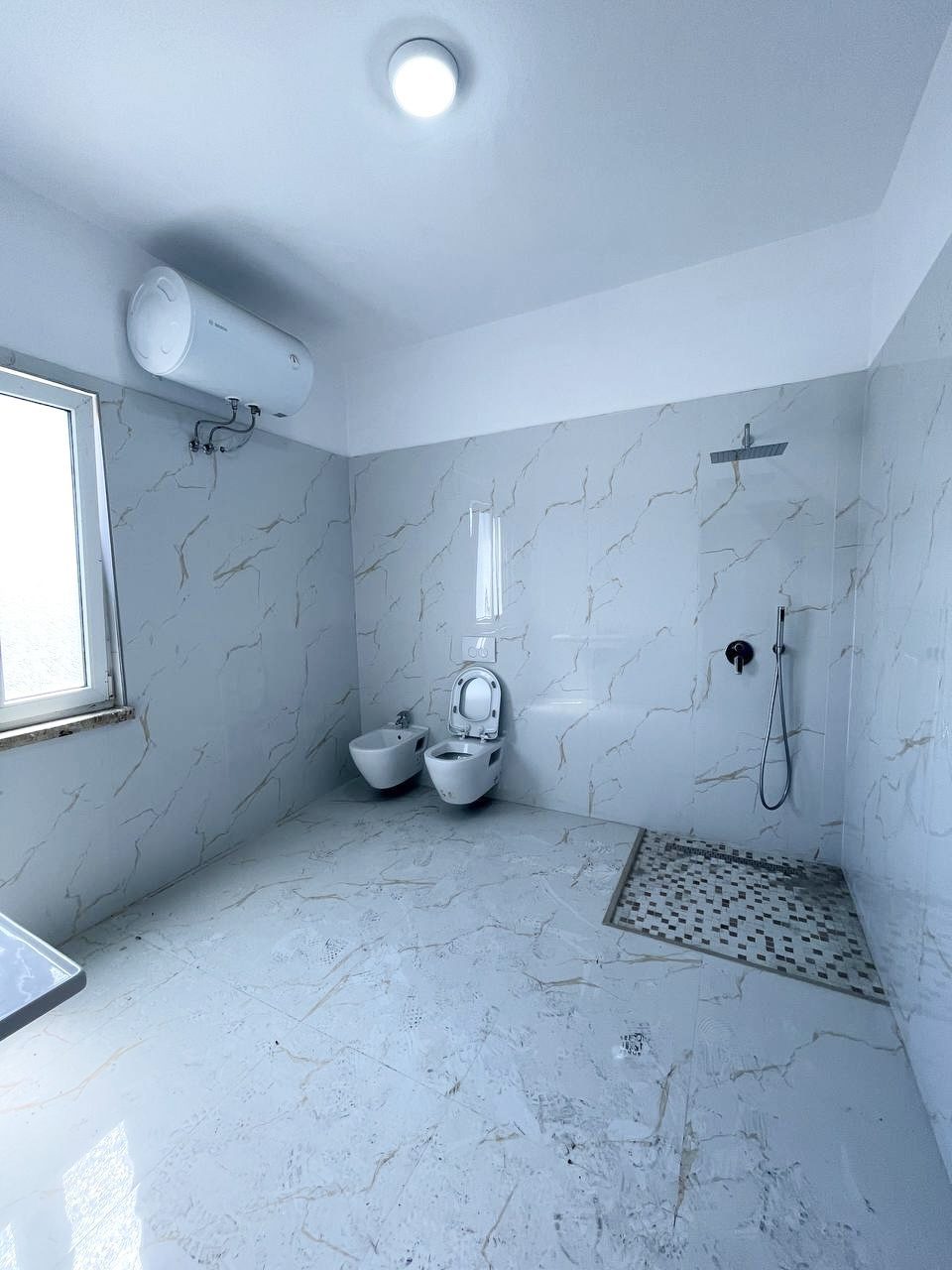 Duplex per shitje te Muzeumi Deshmoreve, Durres