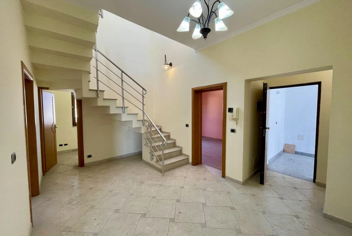 Duplex per shitje te Muzeumi Deshmoreve, Durres