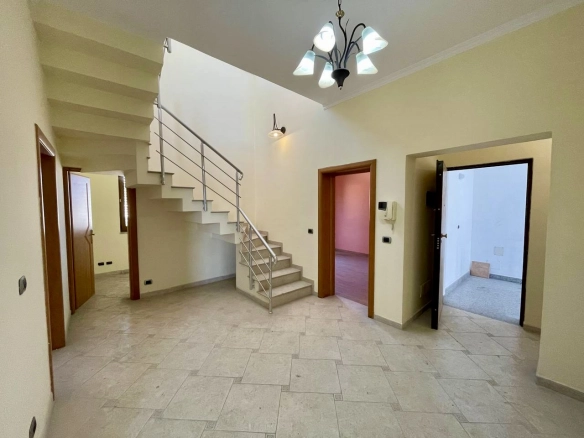 Duplex per shitje te Muzeumi Deshmoreve, Durres