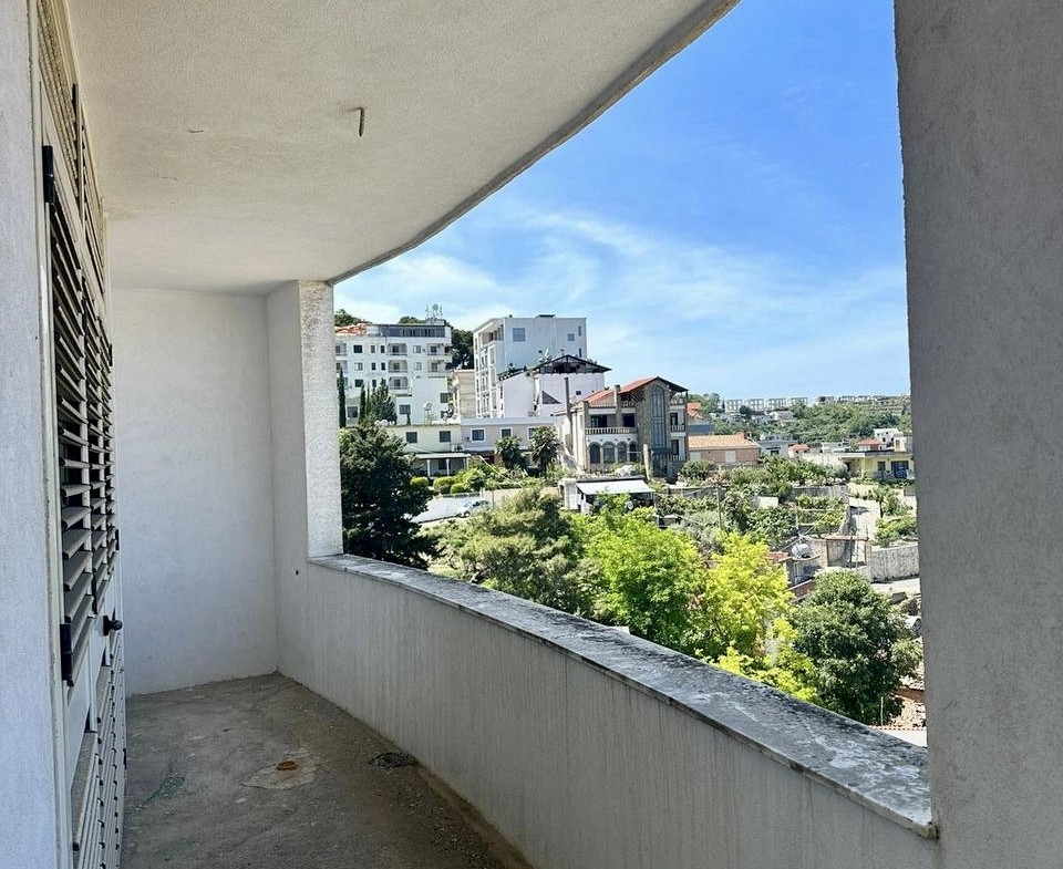 Apartament 2+1 per shitje te Vila Zogut, Durres
