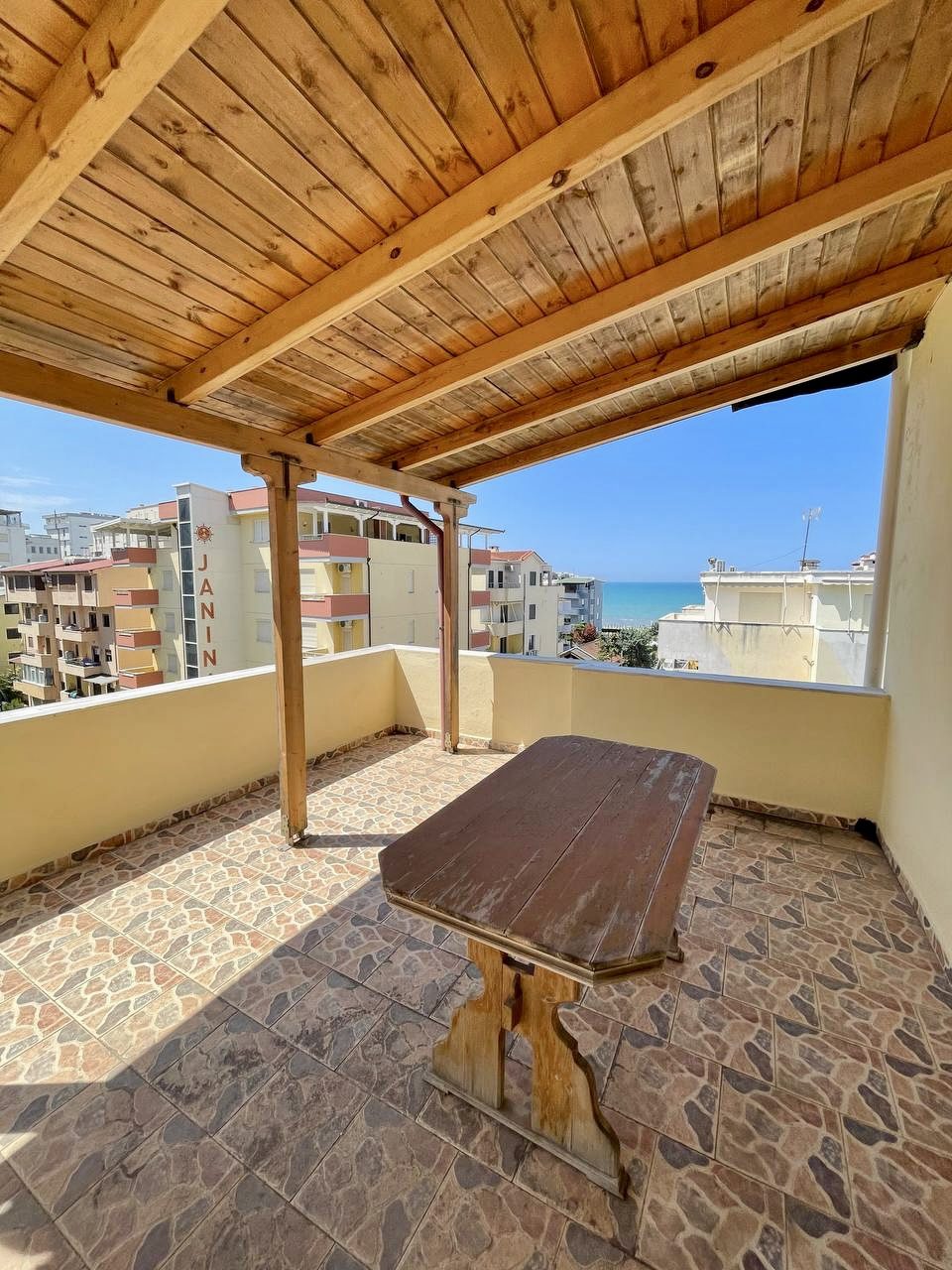 Papafingo per shitje te Shkembi Kavajes, Durres