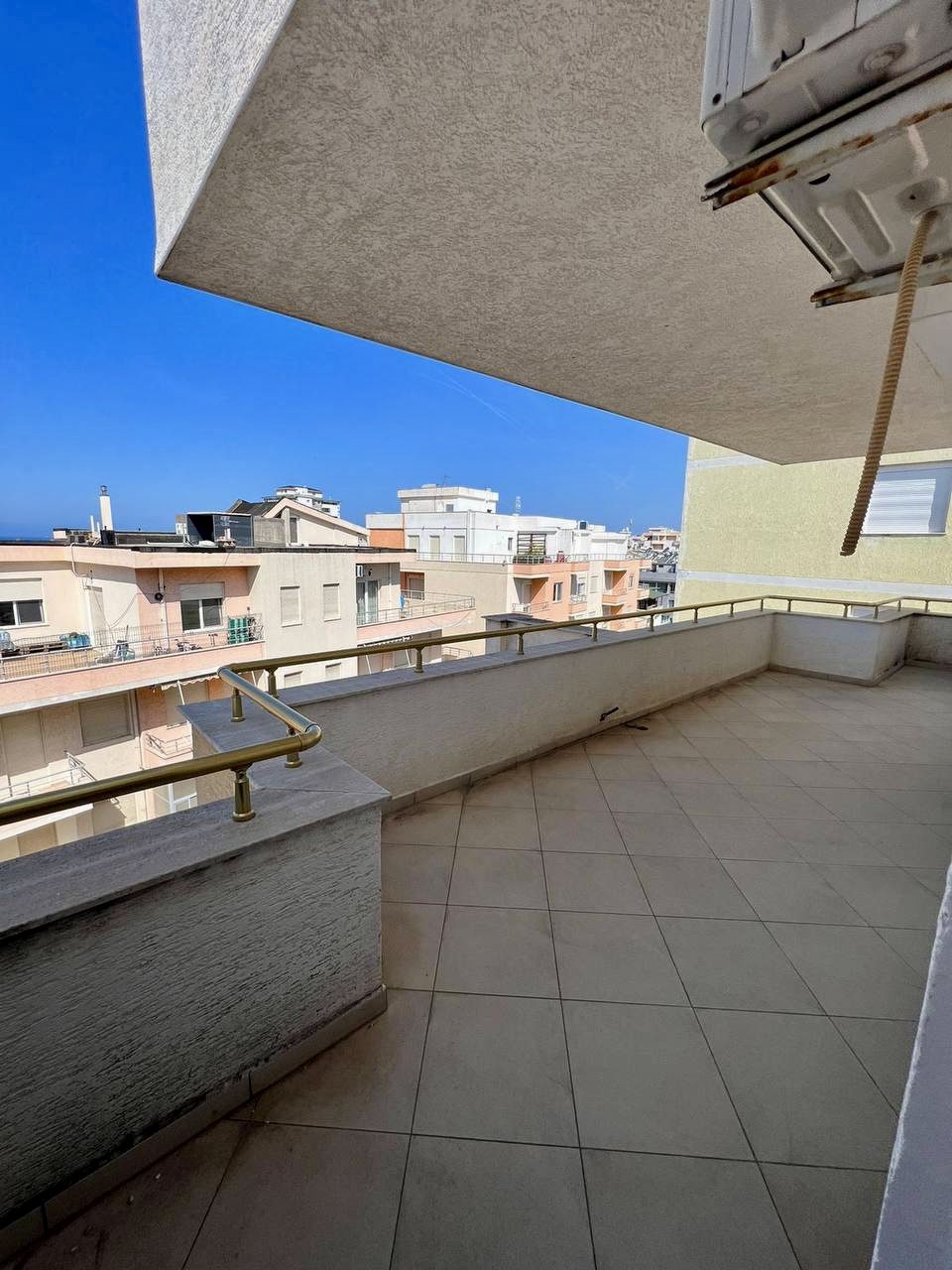 Papafingo per shitje te Shkembi Kavajes, Durres!!