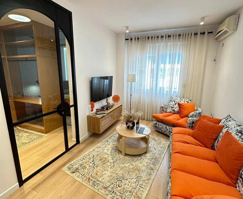 Super apartament 1+1 per qera, te Xhamia e Tabakeve, Tirane.