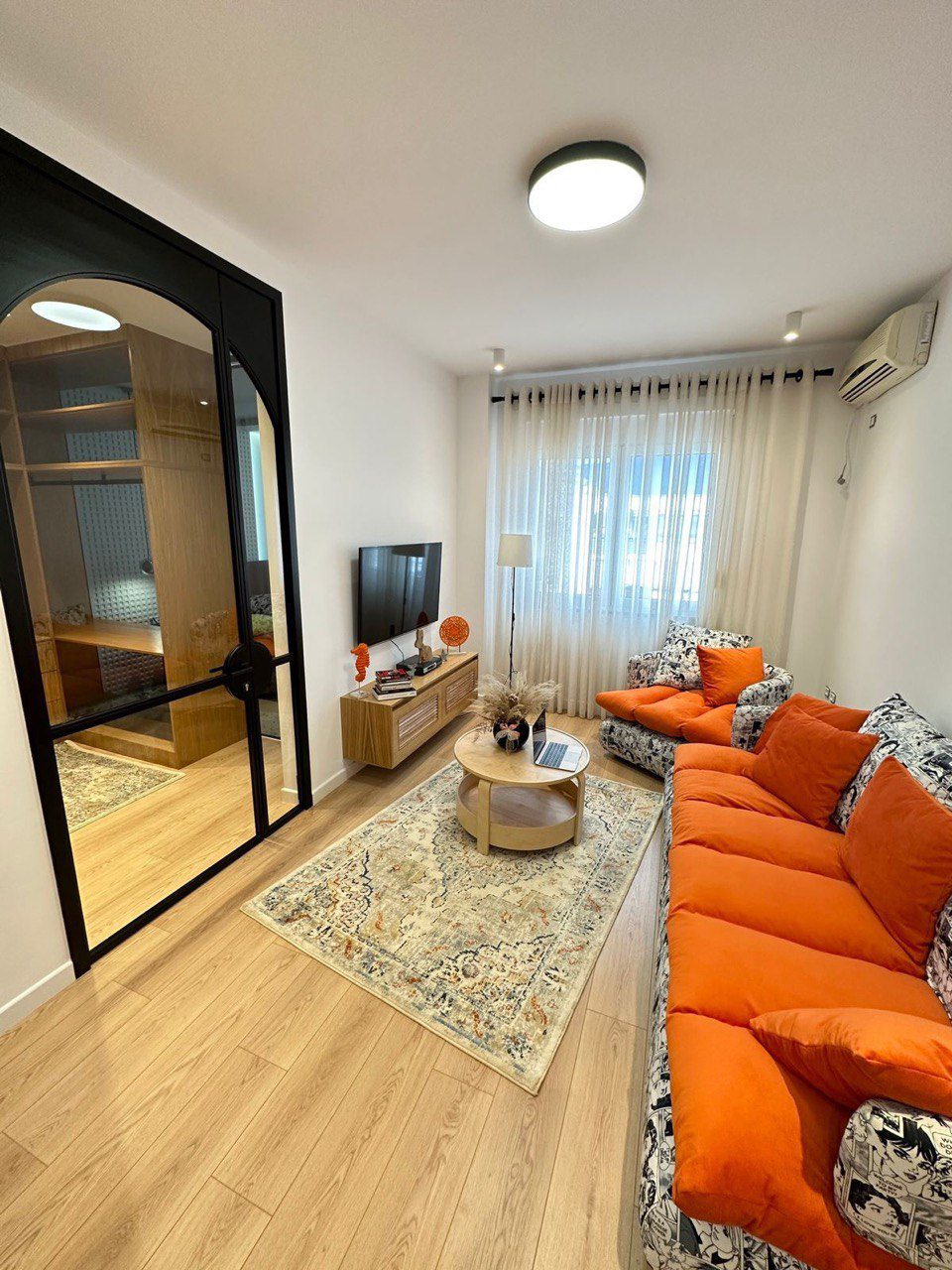 Super apartament 1+1 per qera, te Xhamia e Tabakeve, Tirane.