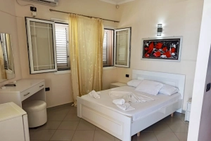 Hotel i vogel per shitje ne fshat Dhermi