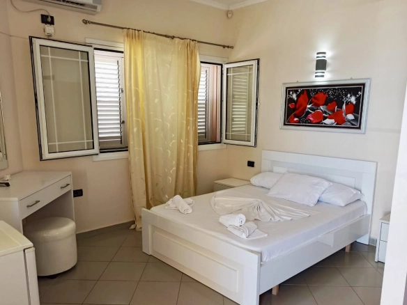 Hotel i vogel per shitje ne fshat Dhermi