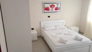 Hotel i vogel per shitje ne fshat Dhermi