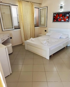 Hotel i vogel per shitje ne fshat Dhermi