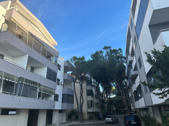 Apartamente per shitje, prane Hotel Grint, Golem.