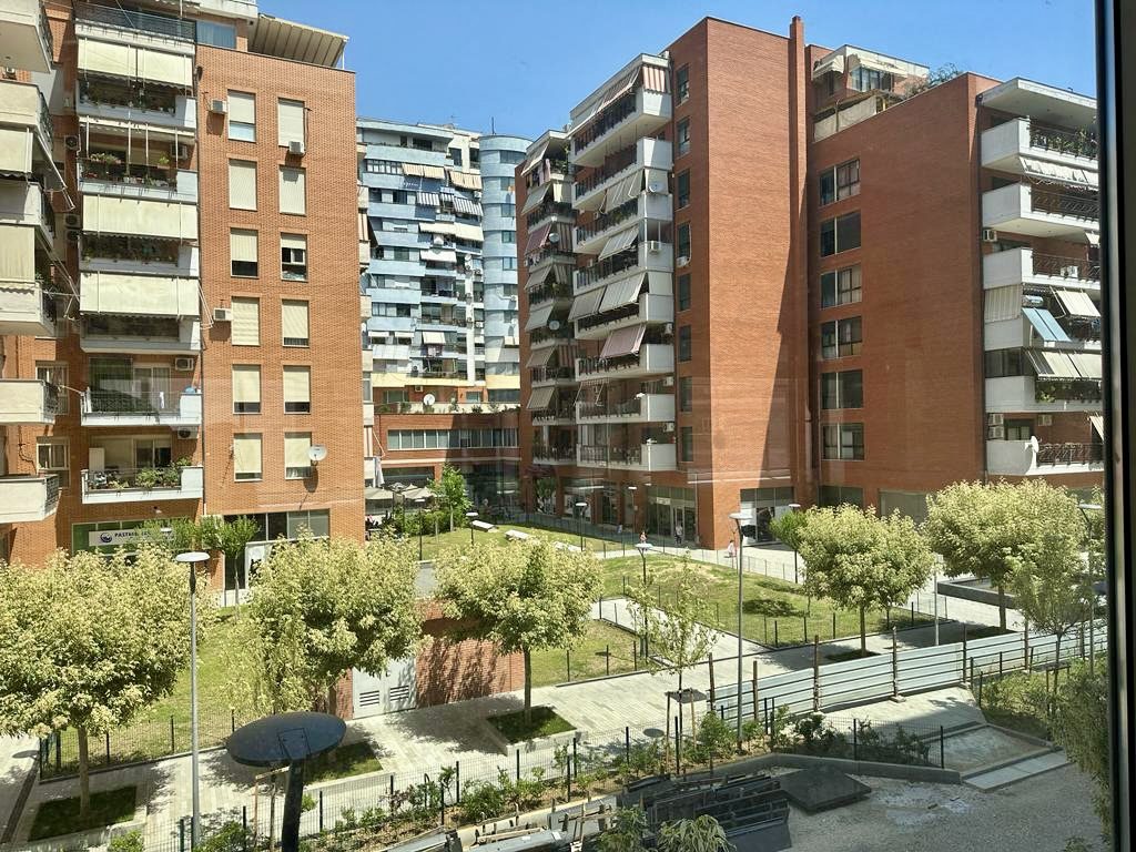 700 m2 zyra per shitje te Kompleksi Delijorgji, Tirane