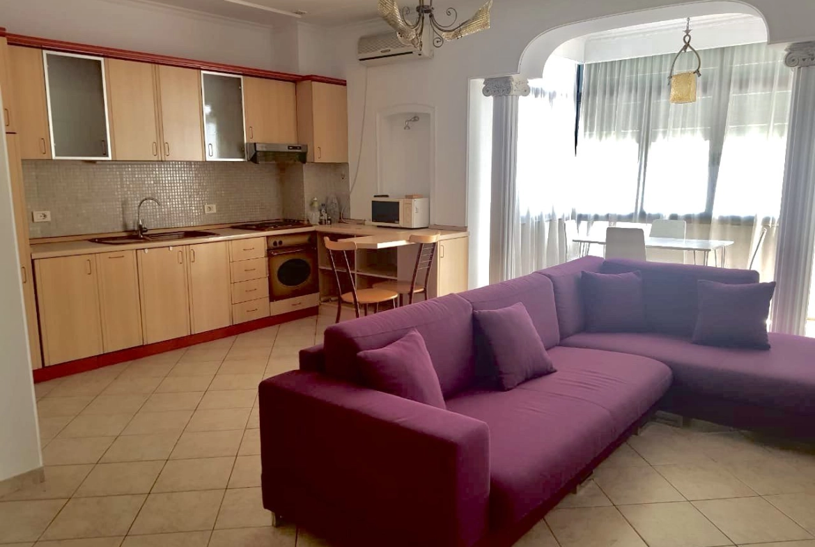 Apartament 2+1 per qera, te Rruga Kavajes, Tirane.