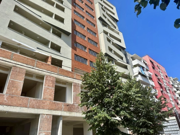 Apartamente per shitje perballe Amerikan 3, Tirane