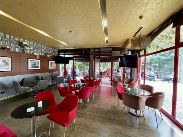 Ambient biznesi me qera prane Poliklinikes, Durres