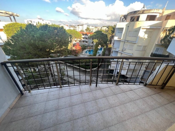 Garzoniere per shitje, te Mali Robit, Durres.
