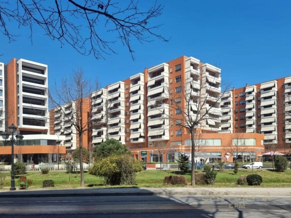 Dyqan per shitje, Kompleksi Delijorgji, Tirane.