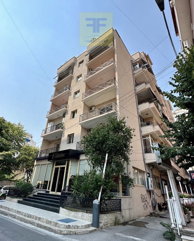 Ambient per zyra me qera, ne Bllok, Tirane.