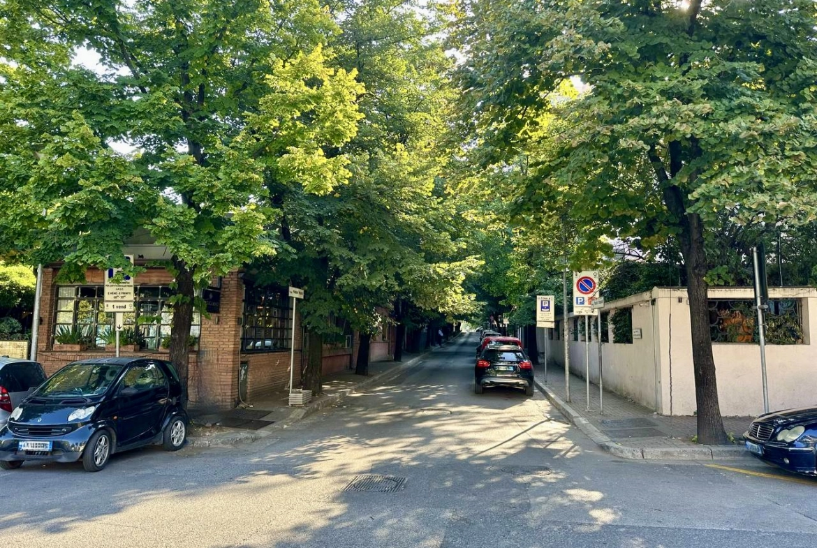 Apartament luksoz per shitje prane Meduza Irish Pub, Tirane