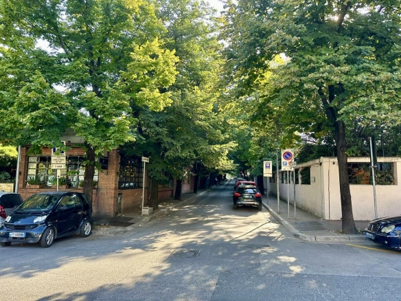 Apartament luksoz per shitje prane Meduza Irish Pub, Tirane