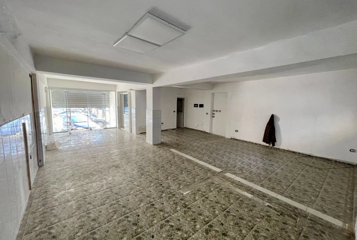 Ambient biznesi me qera prane Flagship, Durres