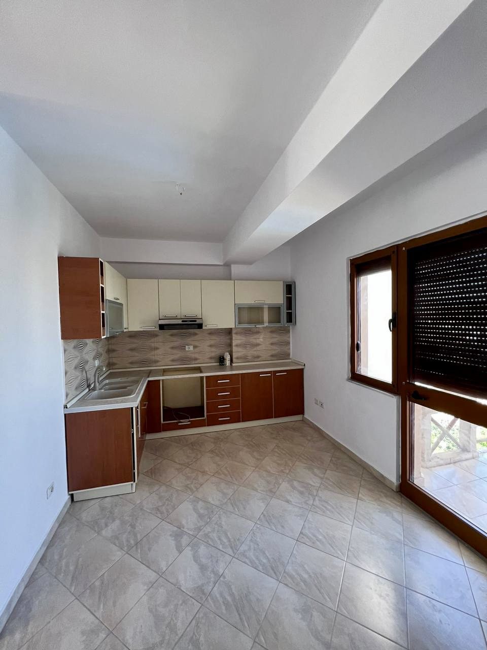 Apartament 2+1 per shitje ne Plazh, Durres