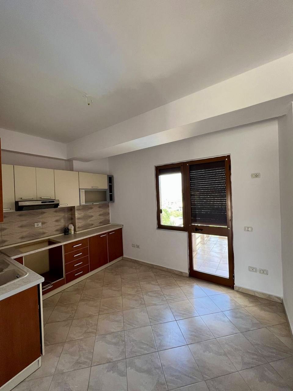 Apartament 2+1 per shitje ne Plazh, Durres
