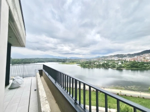 Apartament 3+1+2 poste parkimi per shitje, Residenca Lake View, Tirane.