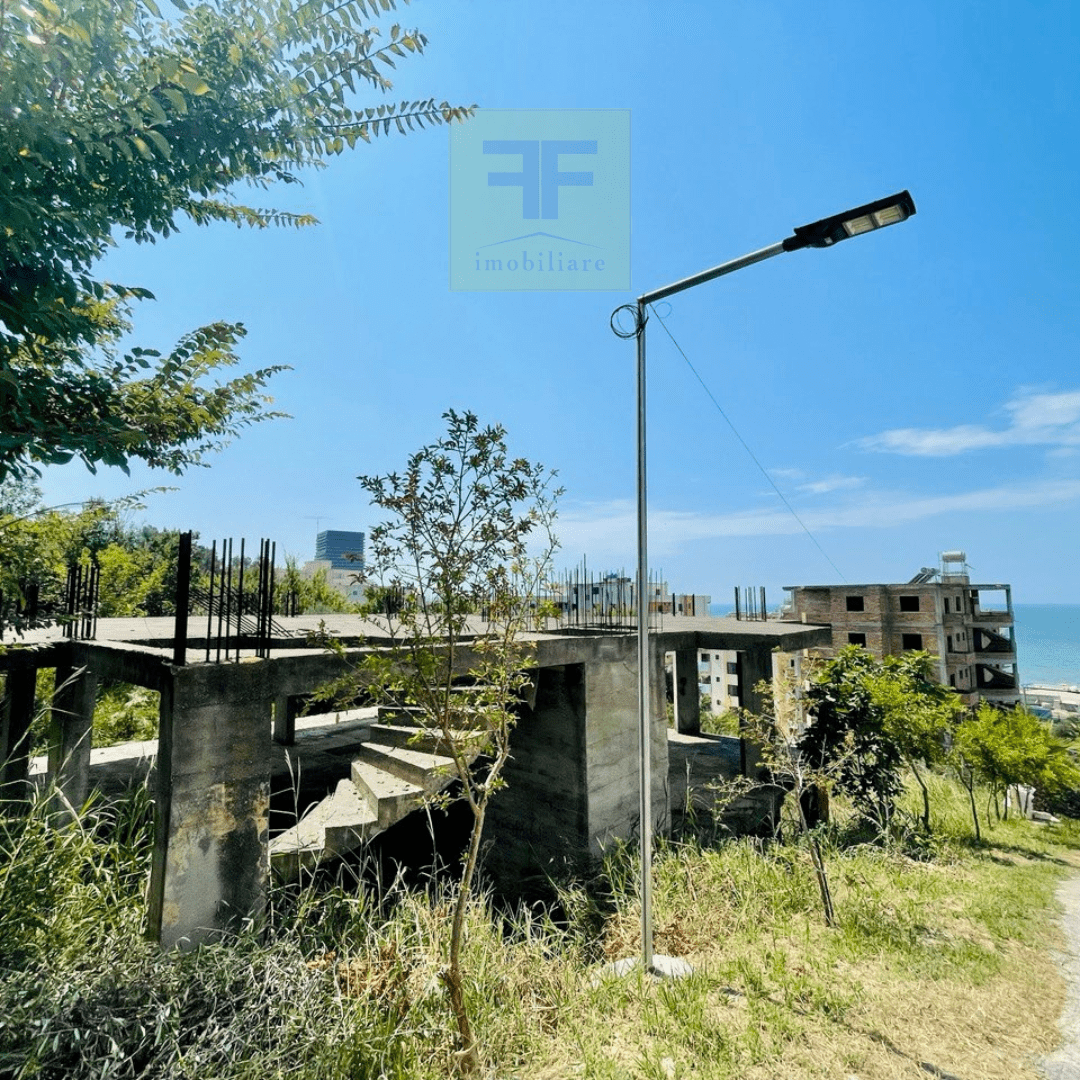Truall per ndertim me pamje nga deti te Shkembi Kavajes, Durres.
