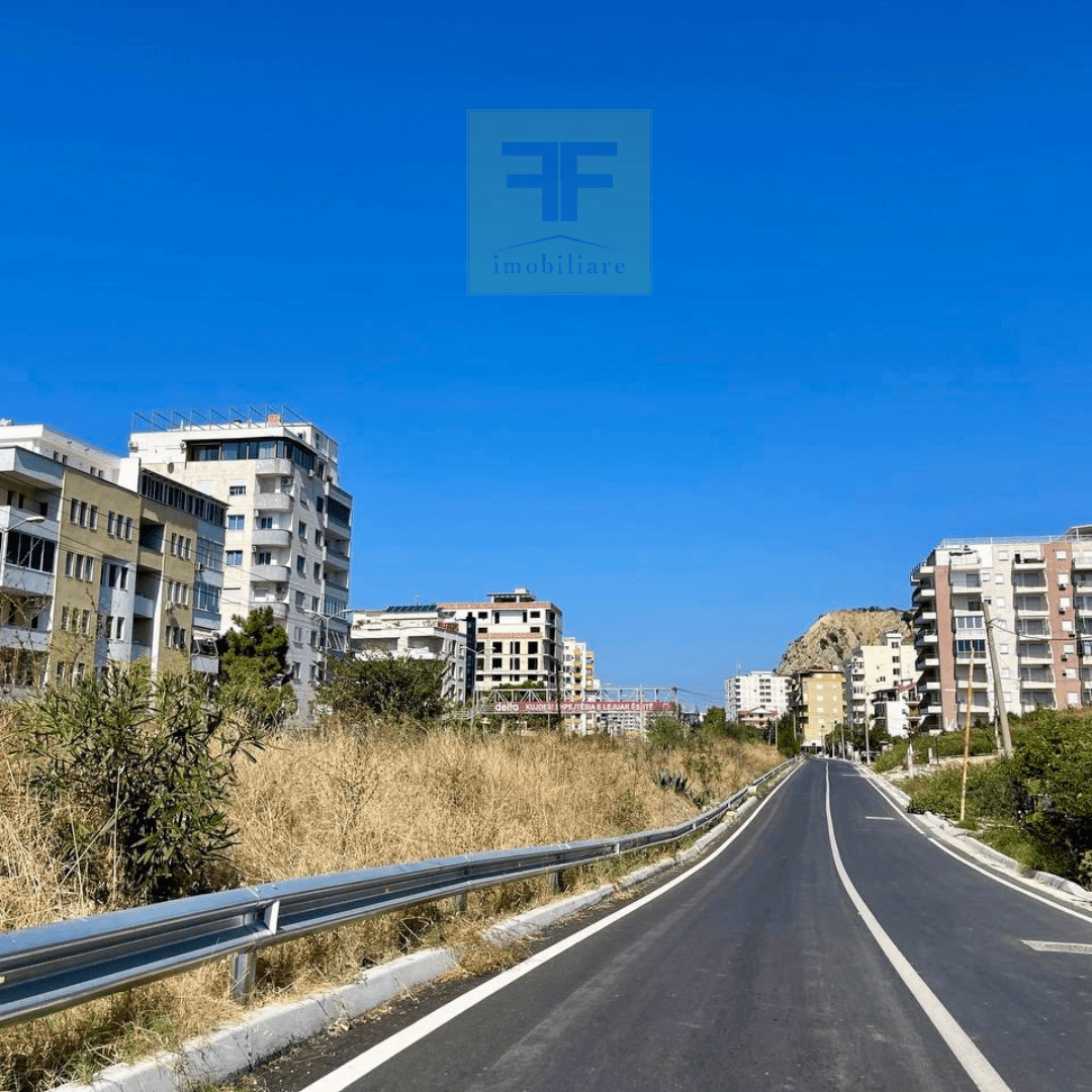 Truall per ndertim me pamje nga deti te Shkembi Kavajes, Durres.
