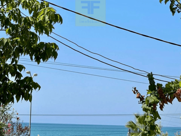 Truall per ndertim me pamje nga deti te Shkembi Kavajes, Durres.