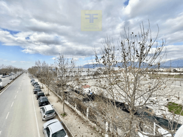 Toke per shitje, Kamez, Tirane.