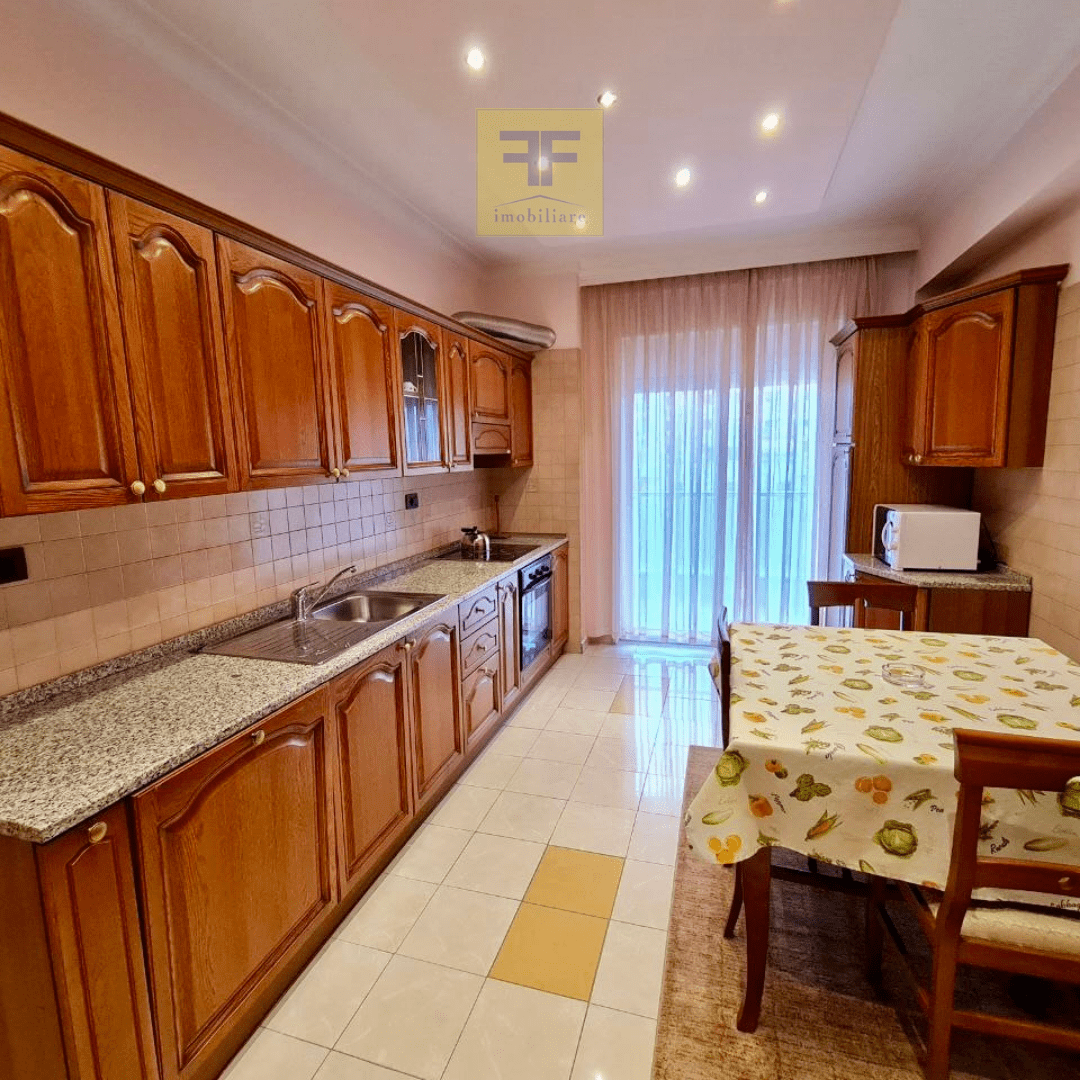 Apartament 2+1 me qera ne Bllok, Tirane