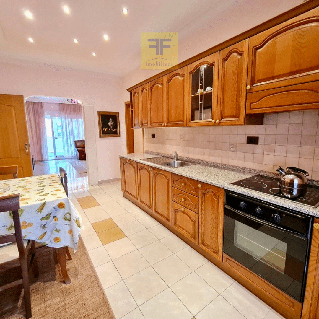 Apartament 2+1 me qera ne Bllok, Tirane